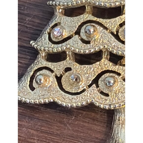 Vintage J.J. Gold-Tone Christmas Tree Brooch With Rhinestones - Picture 4 of 4